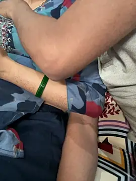 Snapshot of LustySundari chatting on 10-29-25, 03:55 LustySundari online show from 10-29-25, 03:55