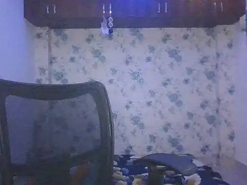 priyaverma00 online show from 10-18-25, 08:22