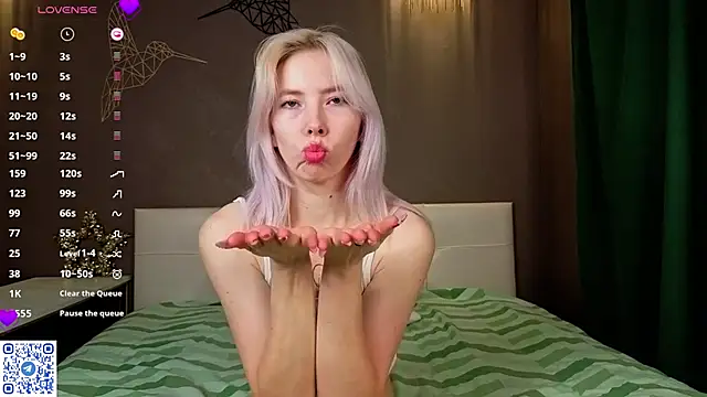 JuliannaWenger online show from 01-12-26, 04:14