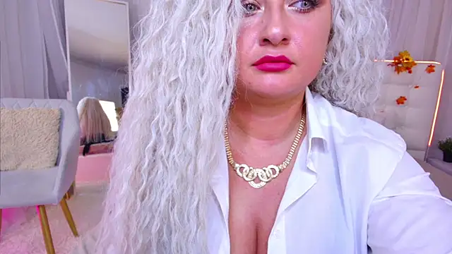 Snapshot of Lilit_1Love chatting on 10-19-25, 04:21 Lilit 1Love online show from 10-19-25, 04:21