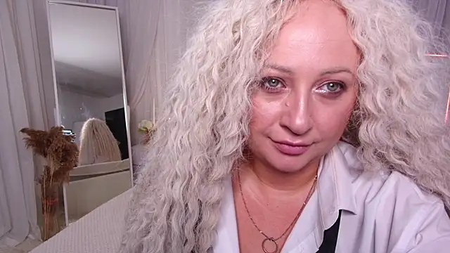 Snapshot of Lilit_1Love chatting on 09-27-25, 04:46 Lilit 1Love online show from 09-27-25, 04:46