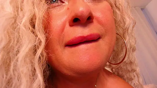 Snapshot of Lilit_1Love chatting on 09-23-25, 04:52 Lilit 1Love online show from 09-23-25, 04:52