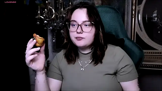 Snapshot of KatrinClark chatting on 09-26-25, 04:25 KatrinClark online show from 09-26-25, 04:25