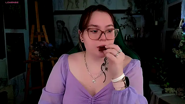 Snapshot of KatrinClark chatting on 09-08-25, 04:39 KatrinClark online show from 09-08-25, 04:39