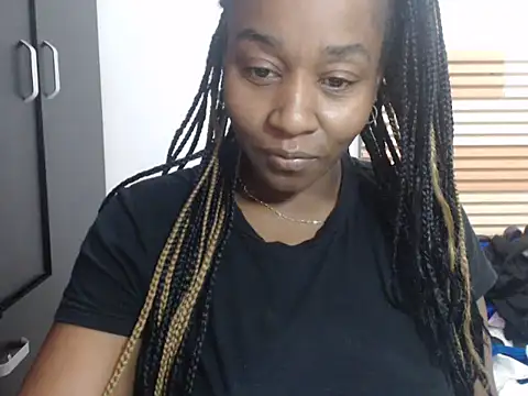 Snapshot of matilde_hot chatting on 10-01-25, 06:01 matilde hot online show from 10-01-25, 06:01