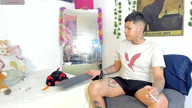 Snapshot of rosse_dredd chatting on 10-05-25, 10:00 rosse dredd online show from 10-05-25, 10:00
