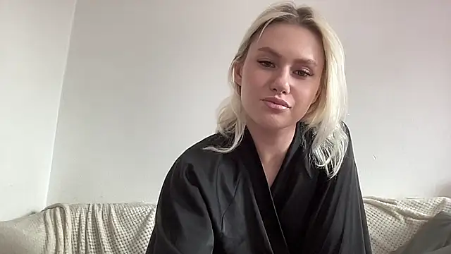 Snapshot of ElaraLuxxxe chatting on 09-24-25, 10:00 ElaraLuxxxe online show from 09-24-25, 10:00