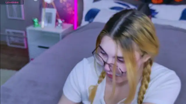 Evie Vall online show from 11-02-25, 03:17