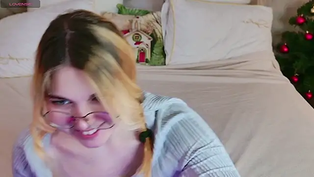 Evie Vall online show from 12-14-25, 05:18