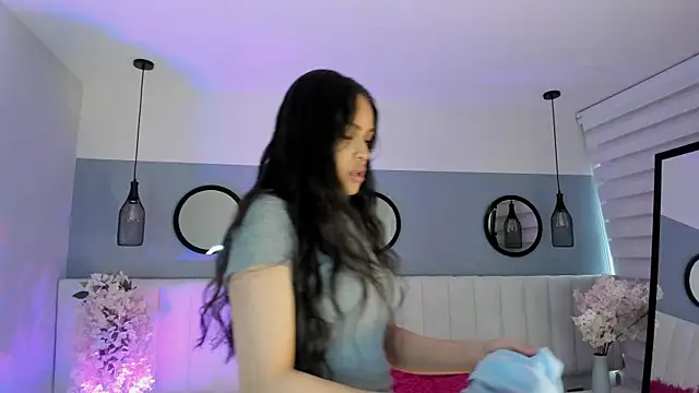 Mila Hank  online show from 11-15-25, 12:09