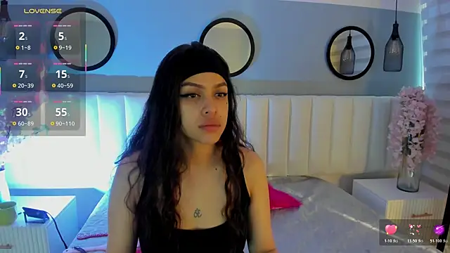 Mila Hank  online show from 12-18-25, 12:20
