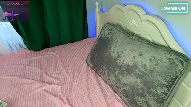 katerine Monroe online show from 10-30-25, 06:44