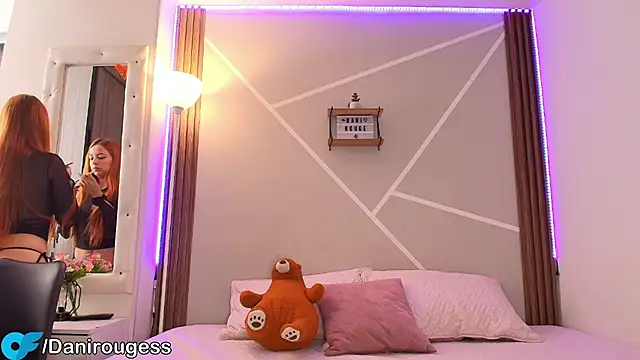 Snapshot of Little_ginger chatting on 09-19-25, 12:53 Little ginger online show from 09-19-25, 12:53