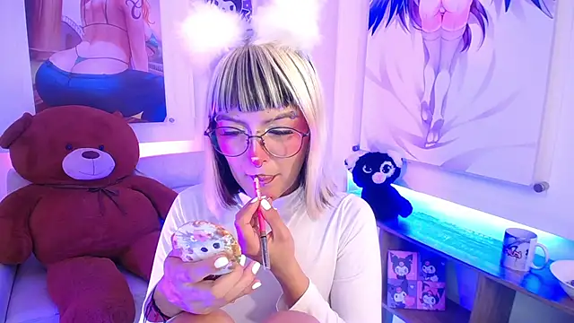 Snapshot of lil_candy77 chatting on 09-17-25, 12:18 lil candy77 online show from 09-17-25, 12:18
