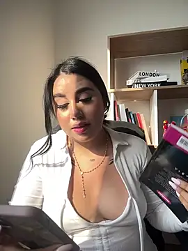 Sophie Dreamss online show from 04-13-26, 08:57