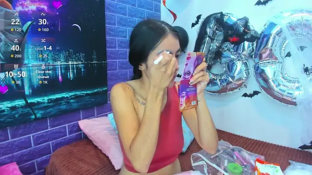 Cora 222 online show from 10-31-25, 11:18