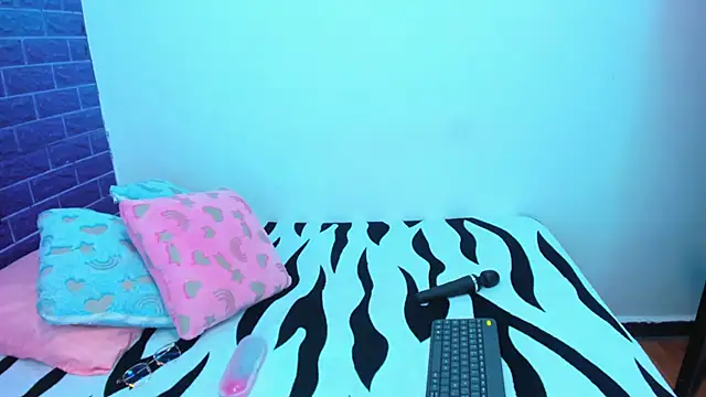 Cora 222 online show from 11-26-25, 10:26