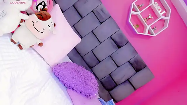 Snapshot of Nauthy_girl chatting on 03-19-26, 01:00 Nauthy girl online show from 03-19-26, 01:00