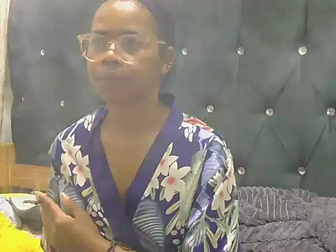 Snapshot of SnowRiderXX chatting on 10-09-25, 08:26 SnowRiderXX online show from 10-09-25, 08:26