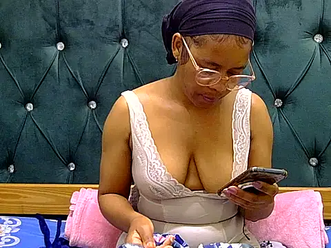 Snapshot of SnowRiderXX chatting on 09-29-25, 06:46 SnowRiderXX online show from 09-29-25, 06:46