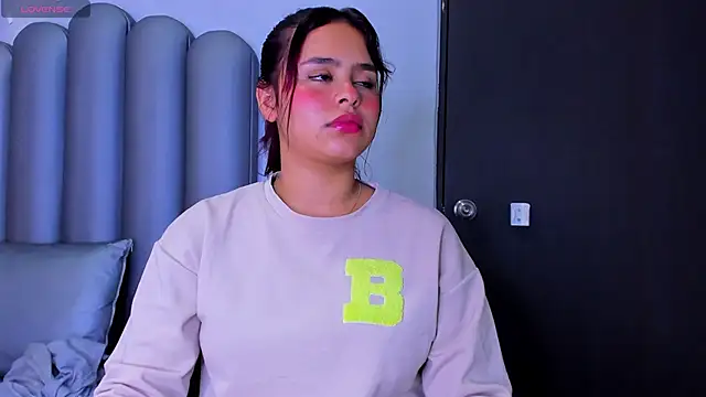 Sofia villareal online show from 01-07-26, 05:01