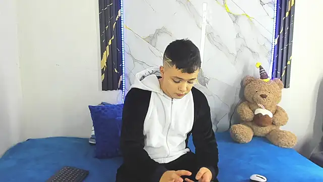 christopher Hot online show from 06-06-26, 02:39