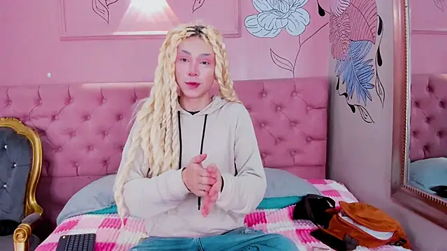 Aaron Fordd online show from 12-22-25, 01:33