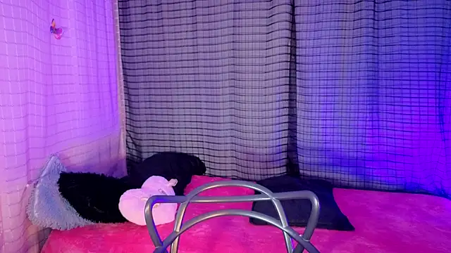 Kayleemorales online show from 11-28-25, 05:46