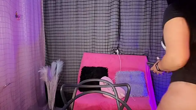 Kayleemorales online show from 01-12-26, 05:42