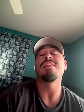 Snapshot of AlexR9700 chatting on 10-24-25, 04:39 AlexR9700 online show from 10-24-25, 04:39