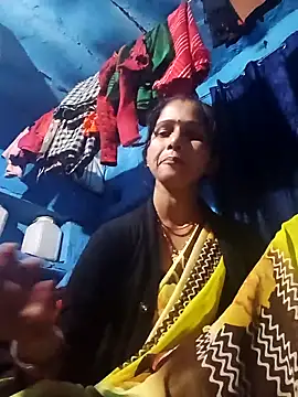 Snapshot of Jooli_xx chatting on 02-28-26, 01:44 Jooli xx online show from 02-28-26, 01:44