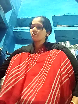 Snapshot of Jooli_xx chatting on 02-11-26, 01:05 Jooli xx online show from 02-11-26, 01:05