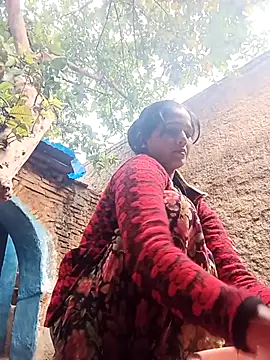 Snapshot of Jooli_xx chatting on 02-19-26, 03:25 Jooli xx online show from 02-19-26, 03:25