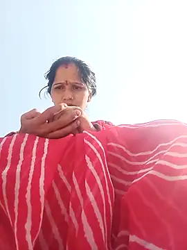 Jooli xx online show from 11-17-25, 05:00