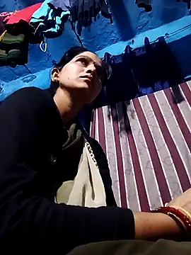 Snapshot of Jooli_xx chatting on 02-07-26, 03:31 Jooli xx online show from 02-07-26, 03:31