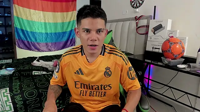 Snapshot of Jack_castell chatting on 10-04-25, 04:08 Jack castell online show from 10-04-25, 04:08