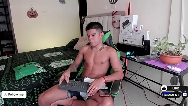 Snapshot of Jack_castell chatting on 10-02-25, 12:41 Jack castell online show from 10-02-25, 12:41