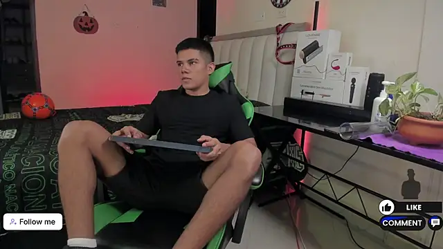 Snapshot of Jack_castell chatting on 09-30-25, 11:38 Jack castell online show from 09-30-25, 11:38