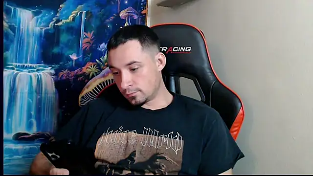 Snapshot of YoBlezz chatting on 01-11-26, 01:45 YoBlezz online show from 01-11-26, 01:45