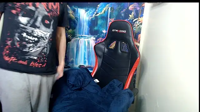 Snapshot of YoBlezz chatting on 12-21-25, 06:37 YoBlezz online show from 12-21-25, 06:37