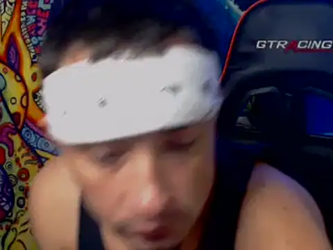 Snapshot of YoBlezz chatting on 11-30-25, 07:03 YoBlezz online show from 11-30-25, 07:03