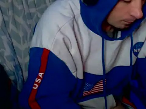 Snapshot of YoBlezz chatting on 11-28-25, 11:32 YoBlezz online show from 11-28-25, 11:32