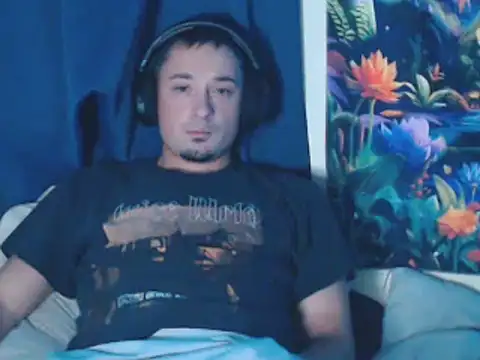 Snapshot of YoBlezz chatting on 11-15-25, 07:01 YoBlezz online show from 11-15-25, 07:01