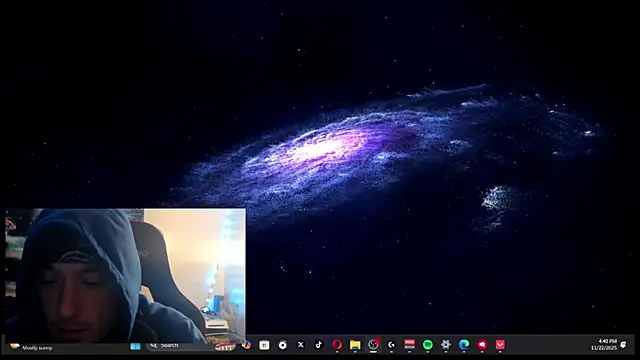 Snapshot of YoBlezz chatting on 11-22-25, 10:41 YoBlezz online show from 11-22-25, 10:41