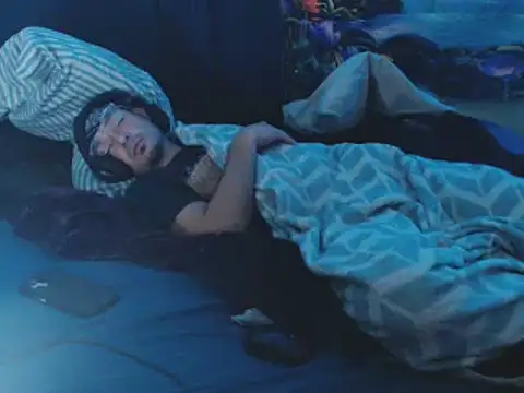 Snapshot of YoBlezz chatting on 11-16-25, 09:08 YoBlezz online show from 11-16-25, 09:08