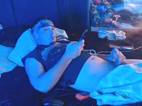 Snapshot of YoBlezz chatting on 11-16-25, 09:03 YoBlezz online show from 11-16-25, 09:03