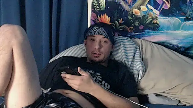 Snapshot of YoBlezz chatting on 11-20-25, 08:15 YoBlezz online show from 11-20-25, 08:15