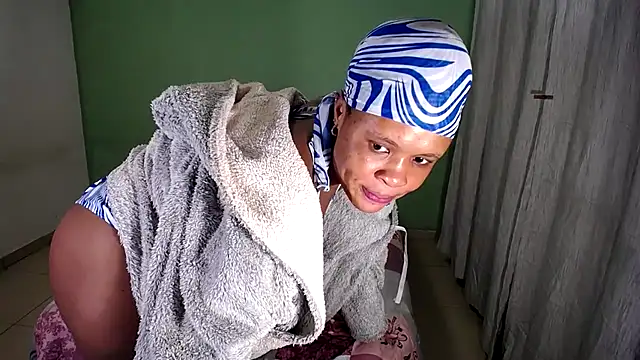 Snapshot of BendMeOverXX chatting on 12-14-25, 09:53 BendMeOverXX online show from 12-14-25, 09:53