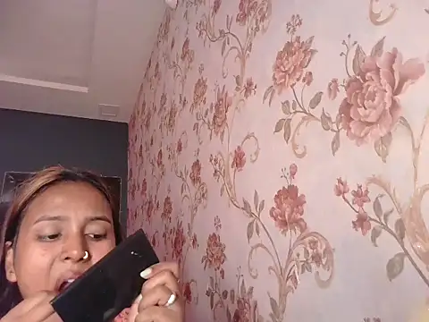 Snapshot of GlamGirl002 chatting on 04-01-26, 02:46 GlamGirl002 online show from 04-01-26, 02:46