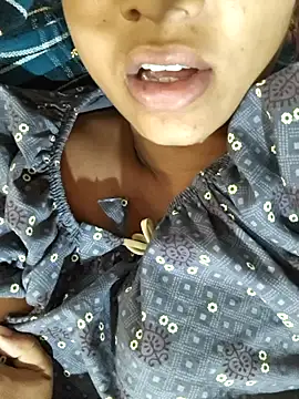 Snapshot of telugu_roja_099 chatting on 10-18-25, 04:36 telugu roja 099 online show from 10-18-25, 04:36